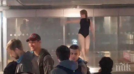 шаш жена бельо разходи лентата багаж голямо летище видео