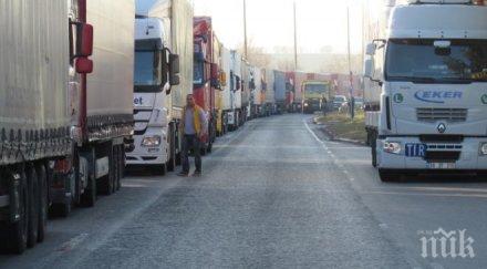 дунав мост километрична опашка чакат часа минат границата