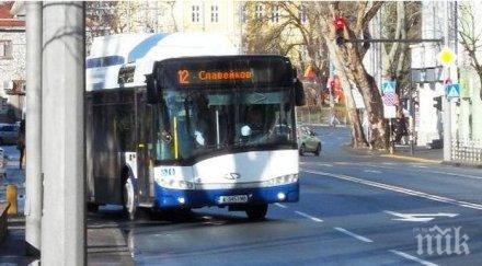 автобус вряза стълб варна пътници ранени снимки