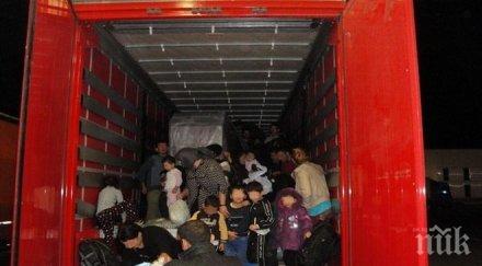 мигранти задържани село коста перчево