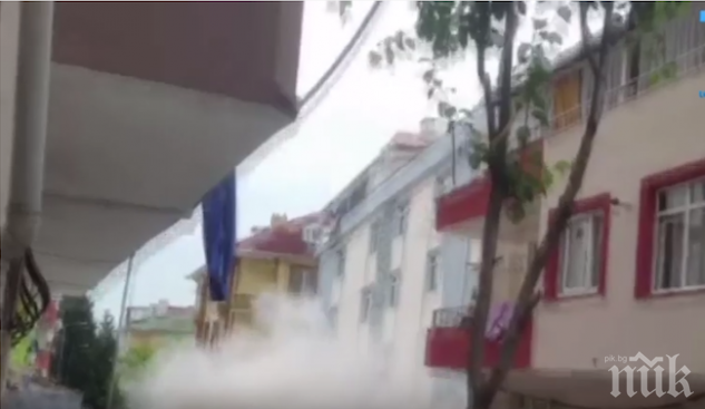 Седеметажна сграда рухна в Истанбул (ВИДЕО)