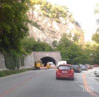 Жестоки тапи блокират пътя Асеновград - Смолян (ВИДЕО)