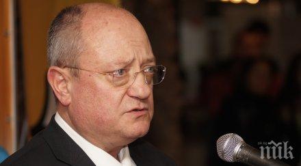 започват фалити университети