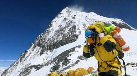 извънредно пик смъртоносен щурм върха еверест взе шест жертви седмица снимки видео