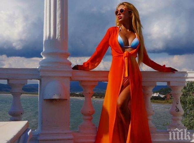 Бал като в приказките: Пловдивска красавица се премени в 3 рокли, покани 250 гости и мина по червен килим (СНИМКИ)
