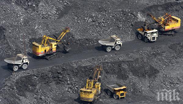 Извънредно! 150 миньори са блокирани в руски рудник, започна спасителна акция