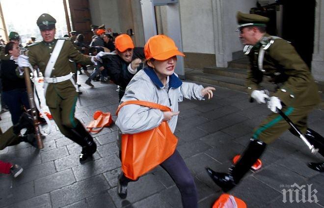 Студенти нахлуха в президентския дворец в Сантяго