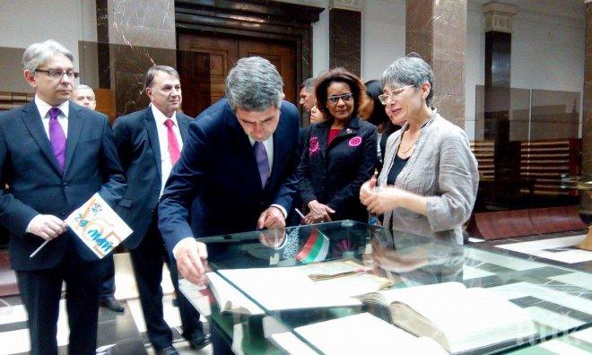 ПИК TV: Плевнелиев: Възраждането на образованиете трябва да е национален приоритет (СНИМКИ+ВИДЕО)