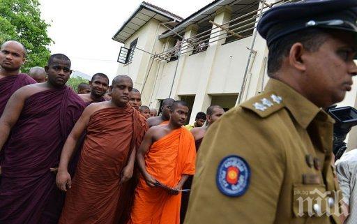 Броят на загиналите при свлачища в Шри Ланка превиши 80 души
