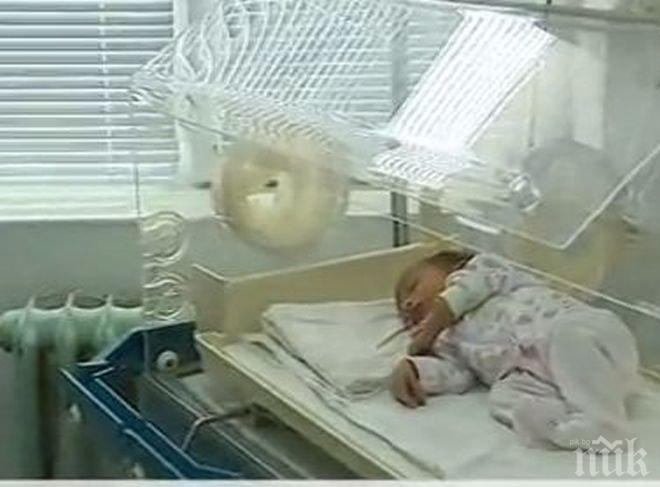 ЕКСКЛУЗИВНО В ПИК! Ето я малката Ралица, изоставена в чанта от майка си (СНИМКА)