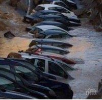 Зловеща дупка глътна 20 коли във Флоренция (СНИМКИ)