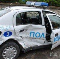 Полицай пострада след удар между патрулка и лека кола Полицай пострада след удар между патрулка и лека кола