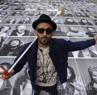 Фокус-мокус! Художник скри пирамидата пред Лувъра