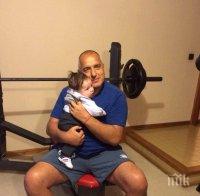 ЕКСКЛУЗИВНО! Премиерът издаде как внучето му Бойко спира да плаче!