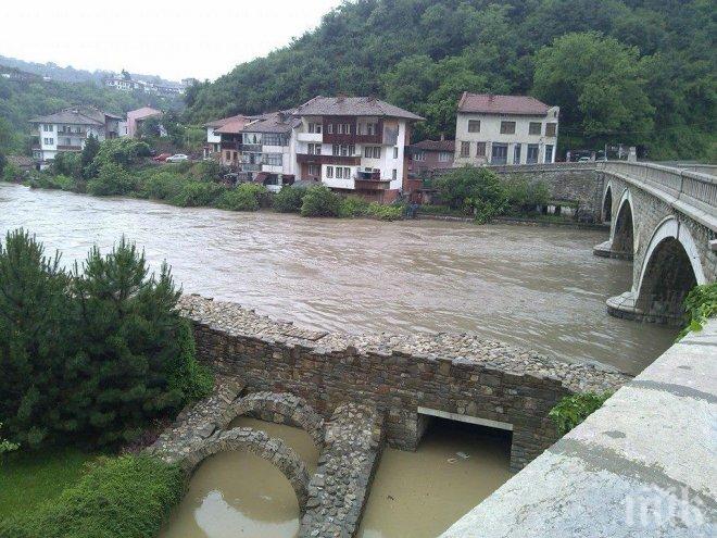 Тревога във Велико Търново! Свикаха кризисен щаб, Янтра се покачи с 3 метра
