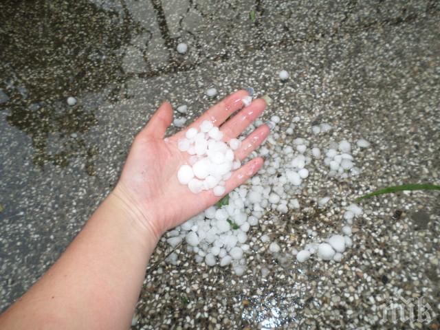 Извънредно в ПИК! Яка градушка млати на Орлов мост в София, ледени късове паднаха и в Зона Б-5 (ВИДЕО)