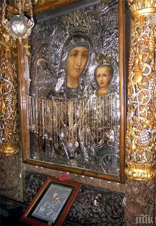 Трима попове и СОТ охраняват дарени златни синджири