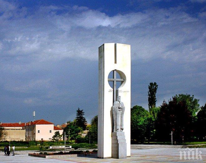 Реставрират паметника на цар Борис I в Плиска
