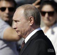 Путин кацна в Атина, посрещнаха го с почести (ВИДЕО)