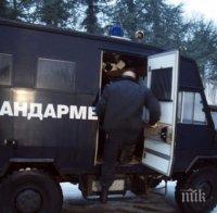 Задържаха бежанци в село Извор 