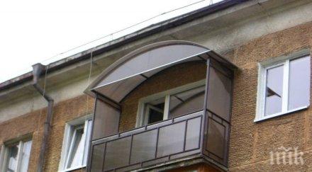 двама скараха кървавата красавица силният изхвърли опонента терасата