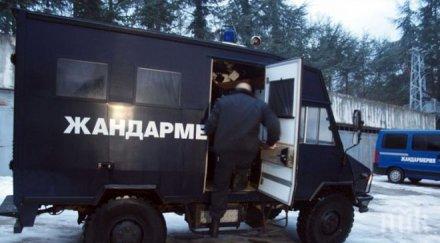 задържаха бежанци село извор