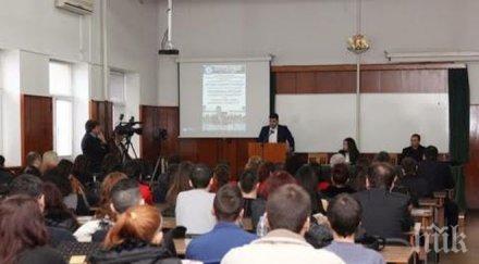 мон въвежда удължено работно време кандидатстудентската кампания