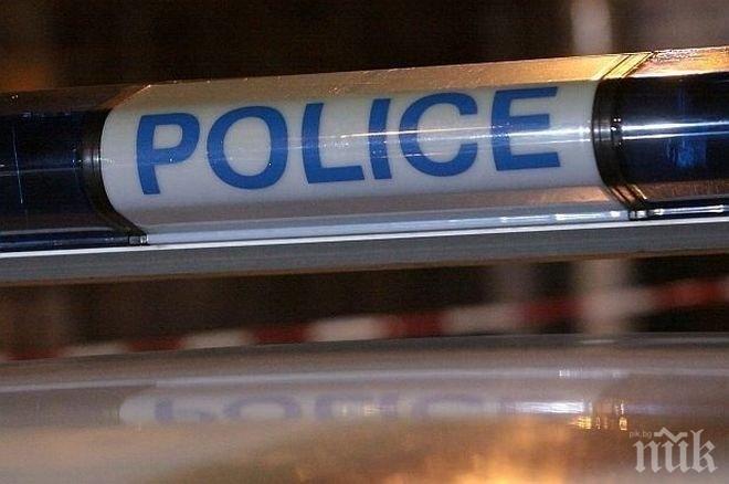 Кола помете майка и 2-годишното й детенце