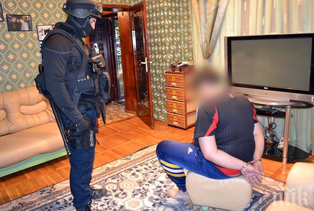Близки на задържаните от групата на Чоков се жалват: Не сме бандити! Само ни разбиха къщите и изплашиха децата ни при обиските! (СНИМКИ)