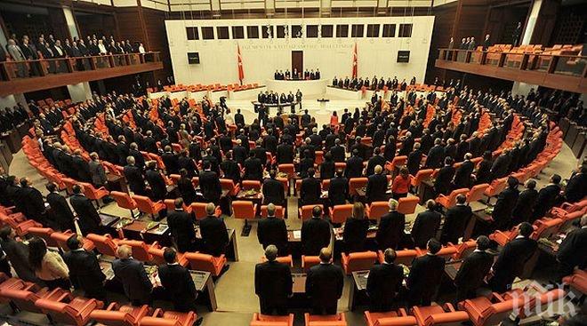 Парламентът на Турция гласува  новия състав на правителството