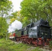 Парен локомотив тегли влак с деца в София за първи юни