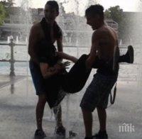 Нова мода: Тийнейджъри къпят девойки в Пеещите фонтани на Пловдив (ВИДЕО)