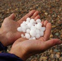 Небето се отвори: Градушка като орех се изсипа над Казанлък