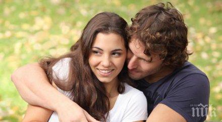 жените плащат непознати мъже гушкат