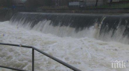 пик започна превантивно изпускане води язовир копринка
