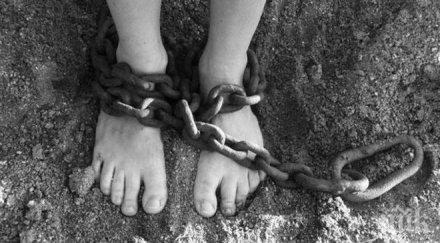 шок хиляди българи живеят робство