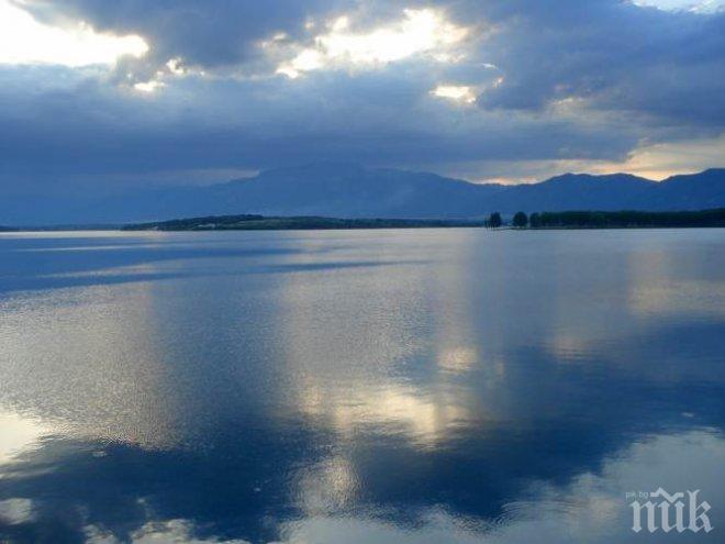 Язовир „Копринка“ на ръба, изпускат го контролирано  