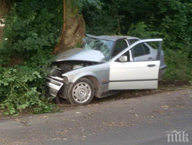 САМО В ПИК! Полицията е на крак! Тази кола е изоставена край село Николово