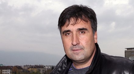 цветанов вдига телефона