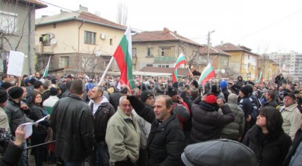 протестиращи преградиха магистралата софия перник