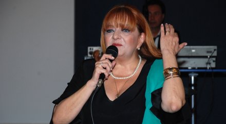 богдана карадочева втрещена съм протестиращите дано намерят адекватни лидери