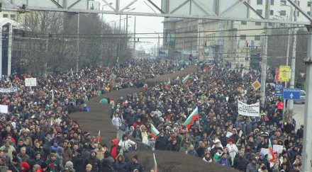 народът варна дарява кръв самозапалилото момче