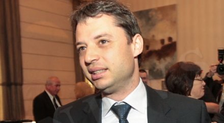 делян добрев бившата жена доган работи чез