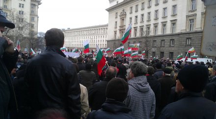 президентът посрещнат ууу протеста запрятал ръкави