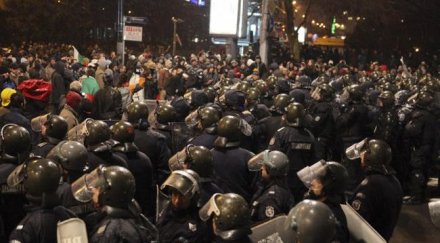 столичната полиция чуди задържала протестиращи