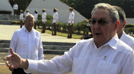 раул кастро готви предаване властта младите