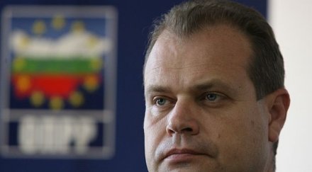 новият батко заличава следи отпуска