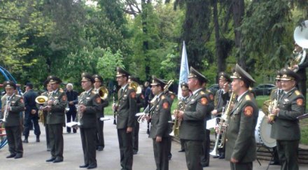 200 души президенството подкрепа българската армия