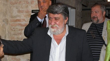 рашидов сбогува властта трапеза разгара протеста