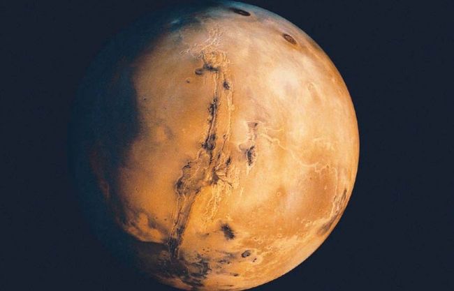 Марс е заплашен от сблъсък с комета през 2014 г.